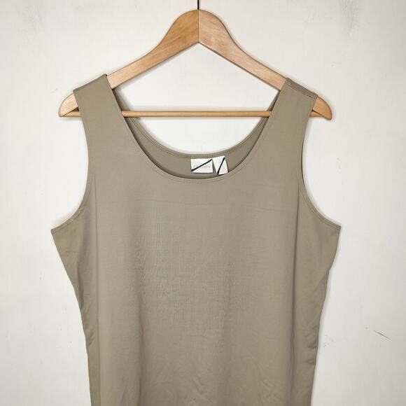 Chico's Tank Top Smooth Stretch Knit Nylon Scoop Neck - Picture 3 of 6